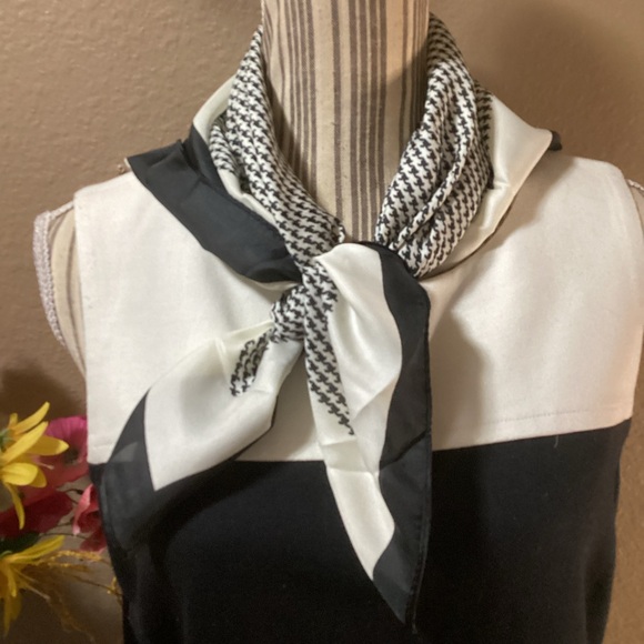 New HOUNDSTOOTH Scarf “LAST ONE” - Picture 5 of 14